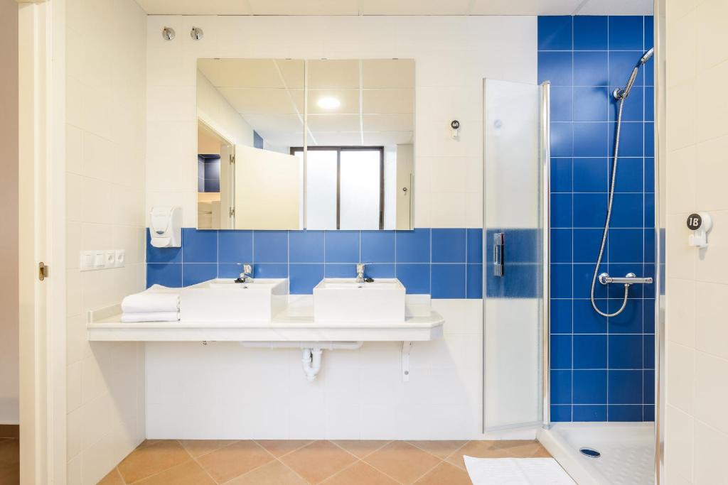 Kúpeľňa v ubytovaní Benarrabá Hostel