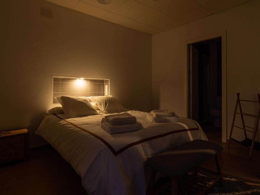Posteľ alebo postele v izbe v ubytovaní Benarrabá Hostel