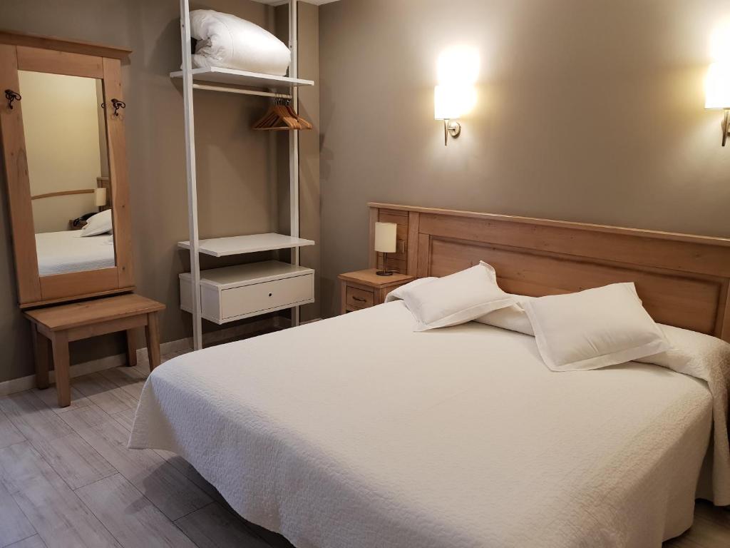 Postel nebo postele na pokoji v ubytování Hotel Alda A Boira