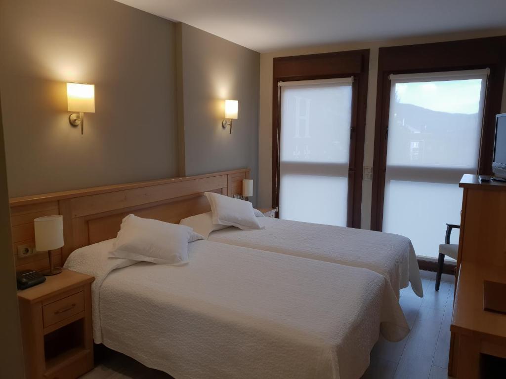 Postel nebo postele na pokoji v ubytování Hotel Alda A Boira