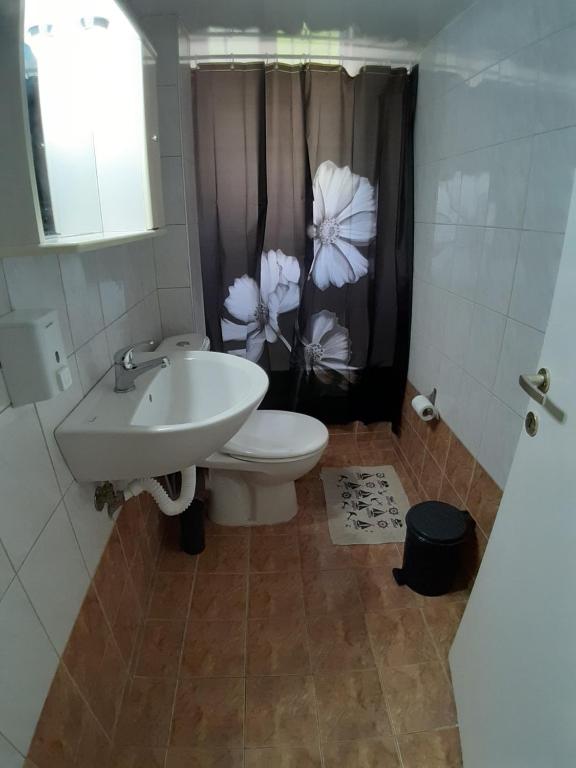 kosta's apartment 2 - 3