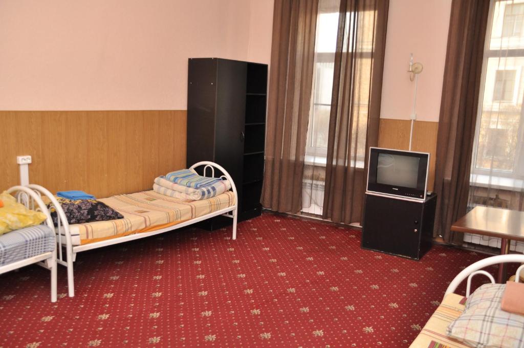 Un pat sau paturi într-o cameră la Grechesky-15 Guest house