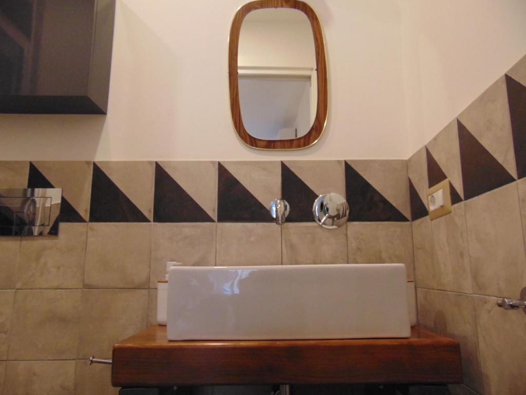 Łazienka w obiekcie Galluppi Studio Flat By HouseinNaples