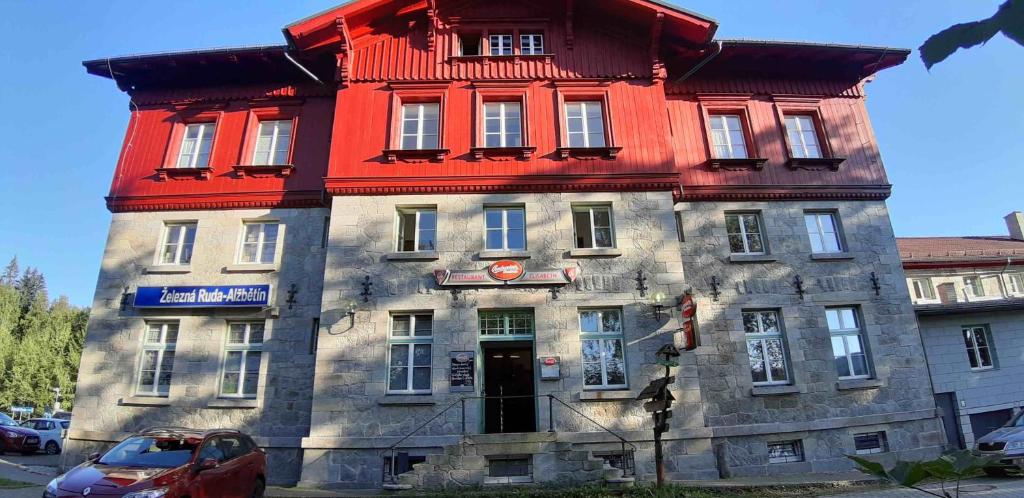 Budynek, w którym mieści się aparthotel