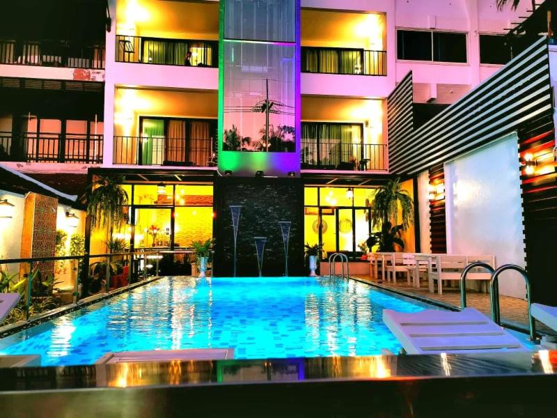 a large swimming pool in front of a building at Beach Gallery House in Jomtien Beach