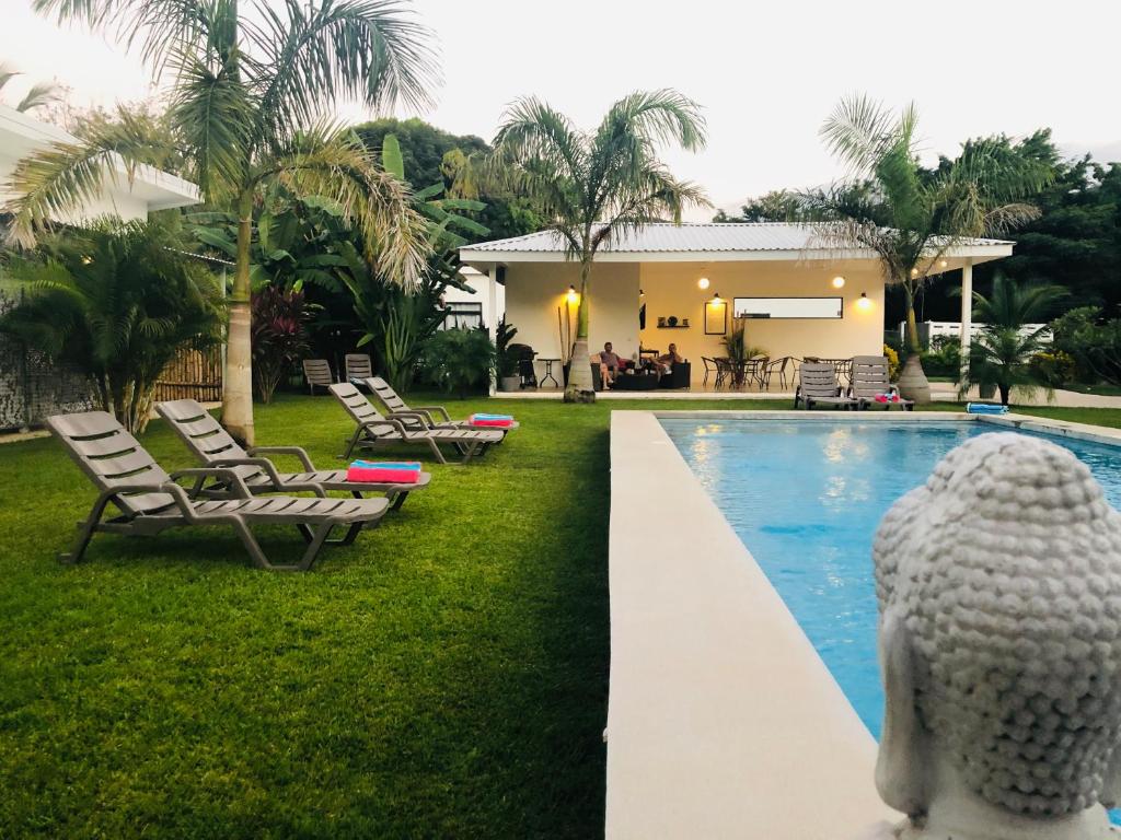 Bazén v ubytování Seahorse Resort Tamarindo nebo v jeho okolí