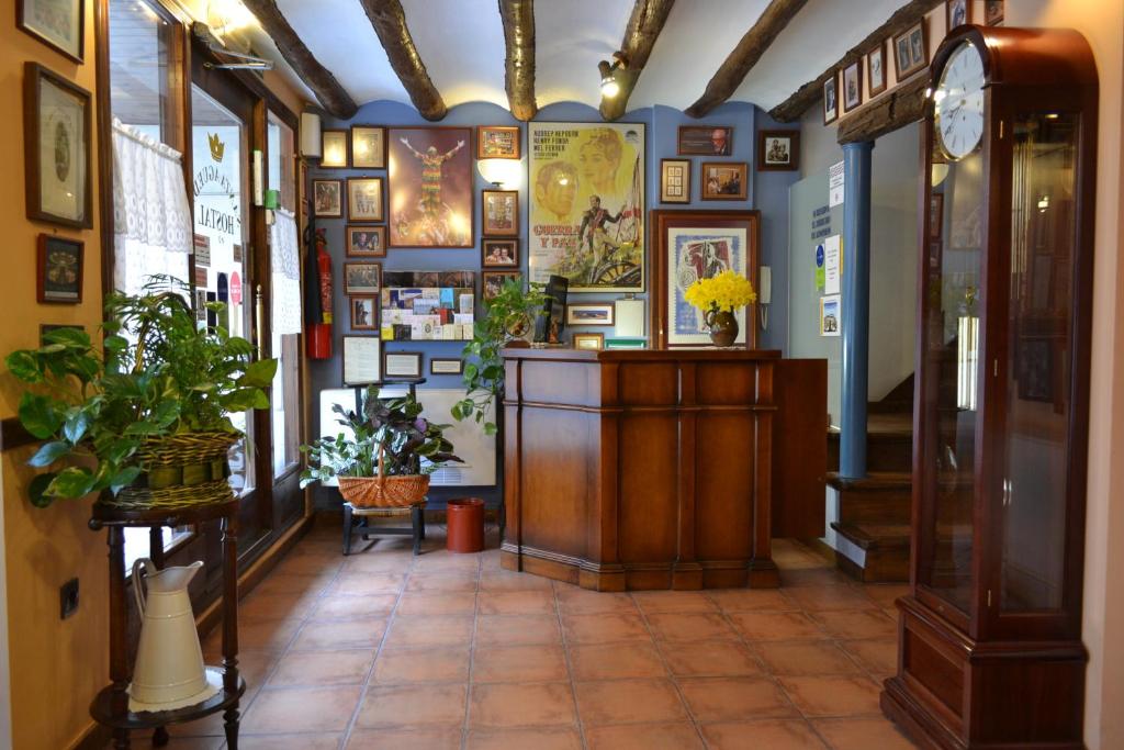a hallway with a podium in a room with plants at Hostal Santa Agueda in Tarazona de Aragón