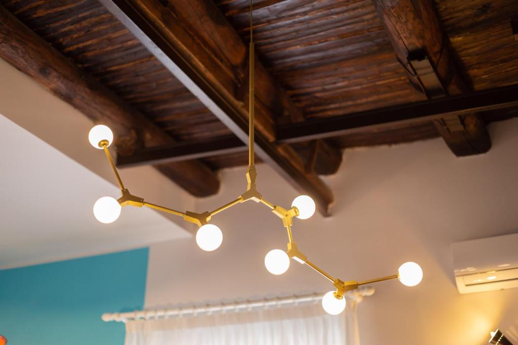 Foto dalla galleria di Design Apartment Next Sorbillo on Tribunali St By HouseinNaples a Napoli