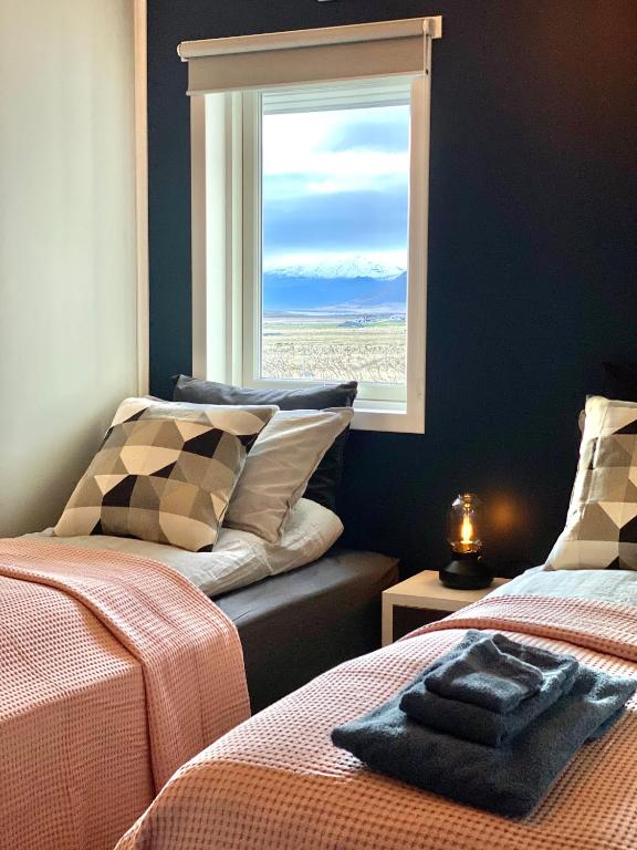 Postel nebo postele na pokoji v ubytování Nátthagi Luxury Cottage