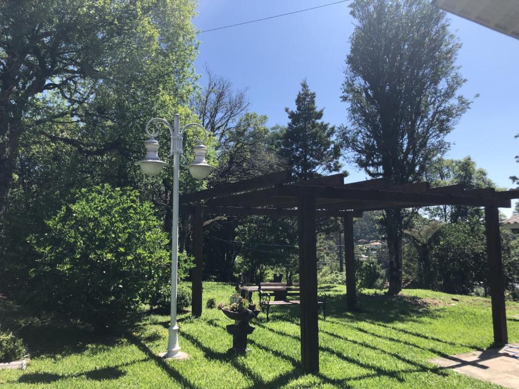 Jardín al aire libre en Casa Gramado Vista para o Vale - Parte Térrea
