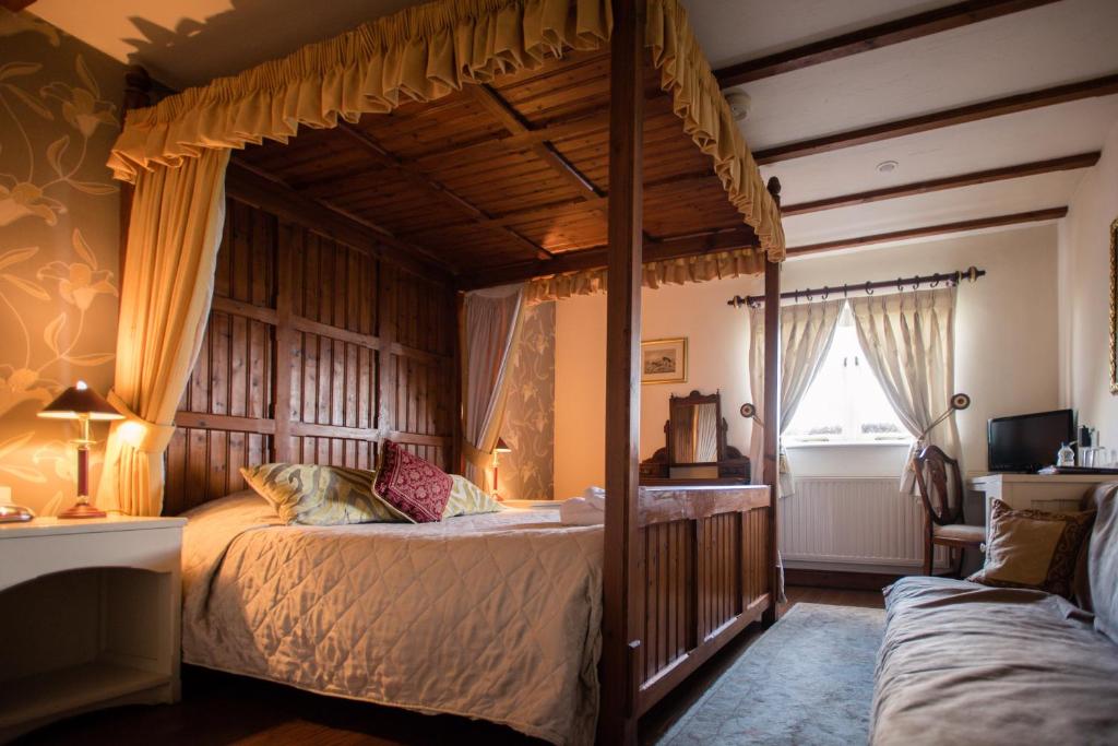 The Royal Arms Hotel - Tweepersoonskamer Met Vier Posterbed