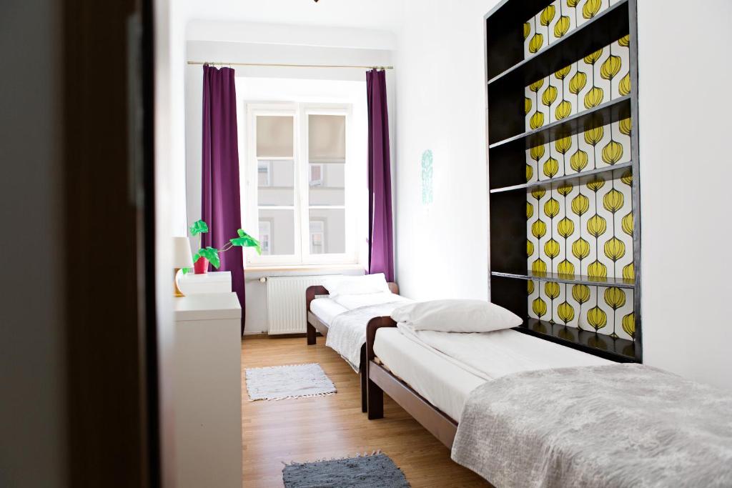 Posteľ alebo postele v izbe v ubytovaní Folk Hostel