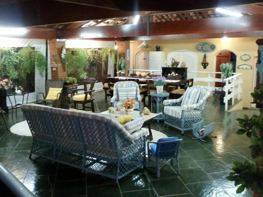  CASA COM PISCINA
