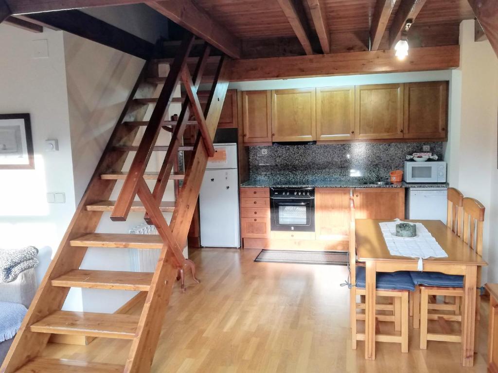 A kitchen or kitchenette at Apartament Ca de Gallisca