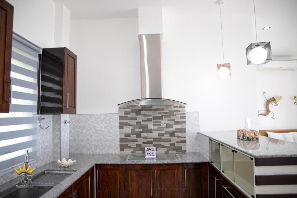 Kuchyň nebo kuchyňský kout v ubytování J&R Residence
