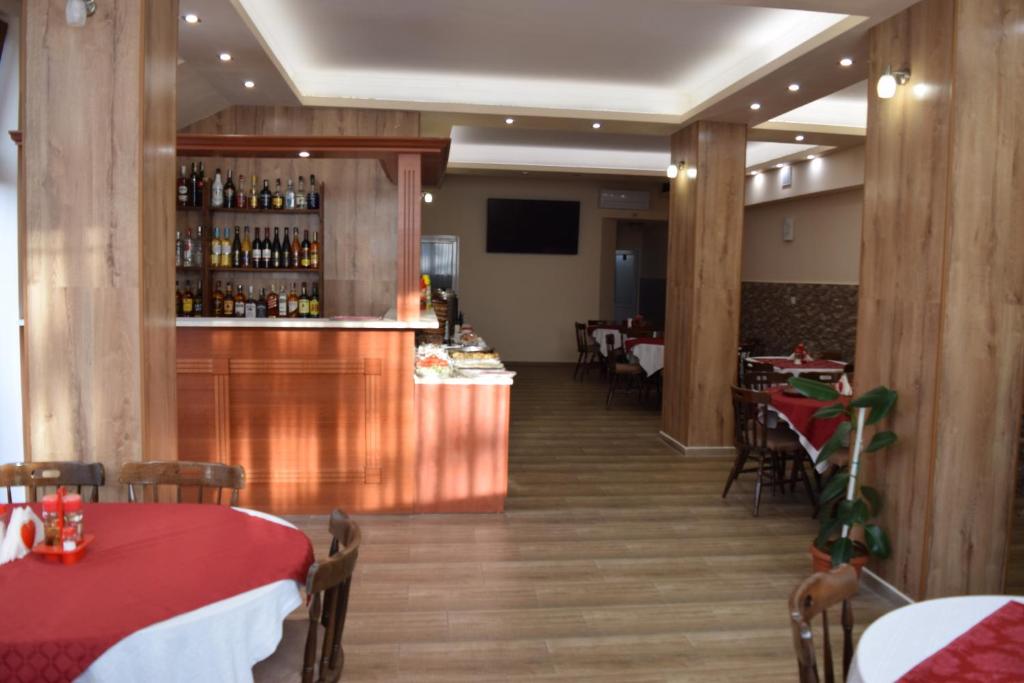 Лаундж или бар в Family Hotel Chris