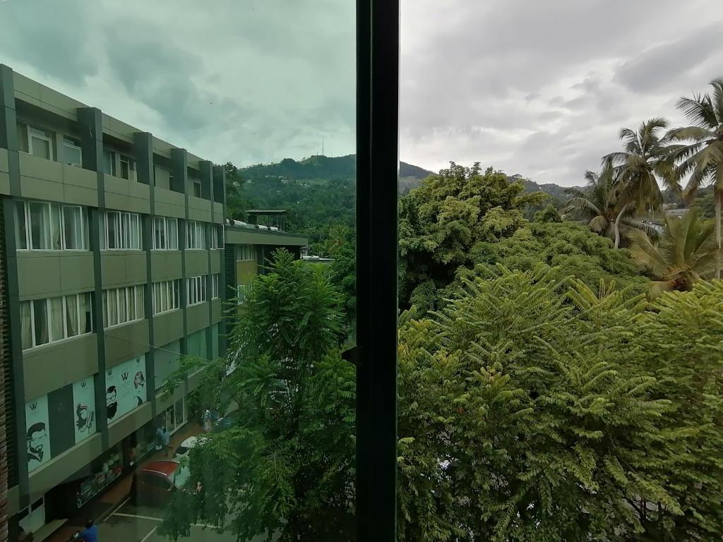 Nespecifikovaný výhled na hory nebo výhled na hory při pohledu z hotelu