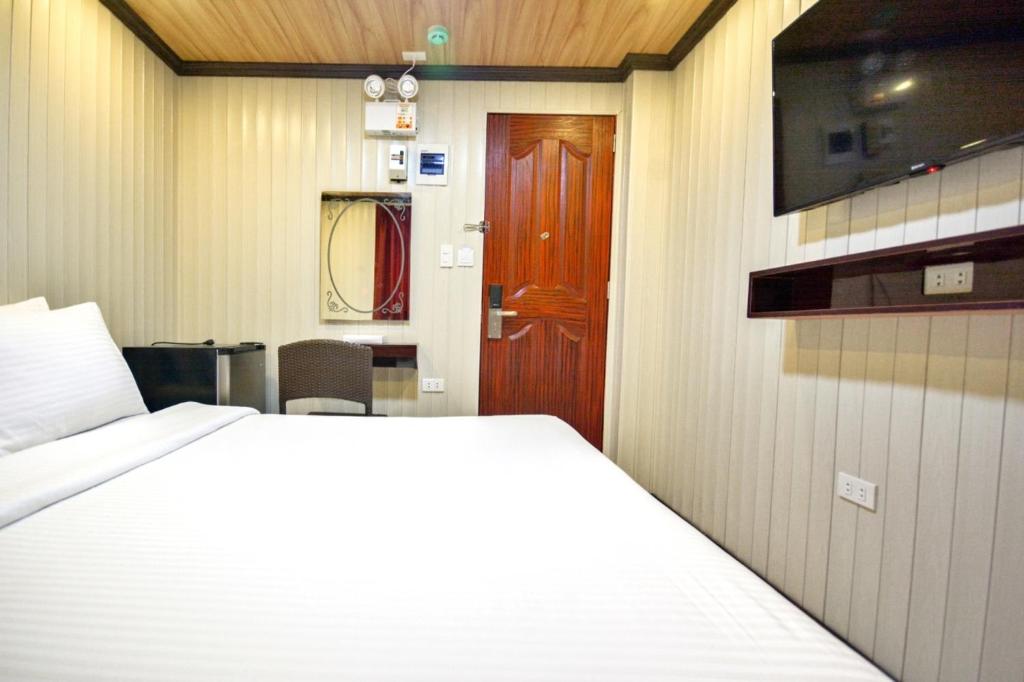 Postel nebo postele na pokoji v ubytování Diamond Water Edge Resort
