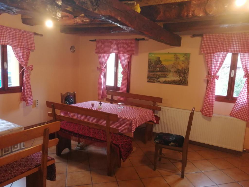 Postel nebo postele na pokoji v ubytování Stara Planina Vila Vesela kuca