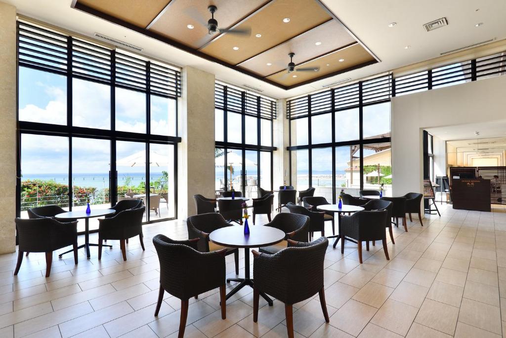 Restaurace v ubytování Senagajima Island Resort & Spa
