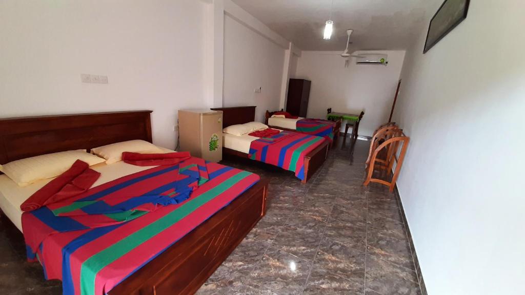 Postel nebo postele na pokoji v ubytování The Lodge Unawatuna