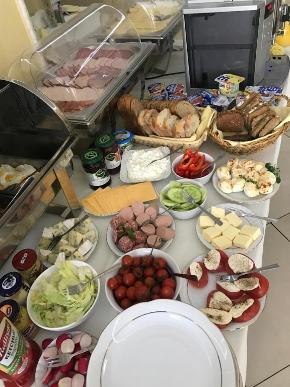 Jídlo v penzionu – hostince nebo okolí