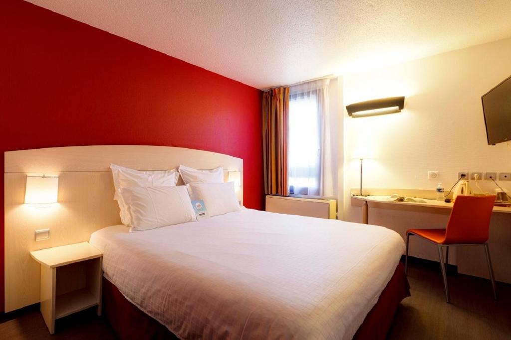Postel nebo postele na pokoji v ubytování Kyriad Lyon Sud - Saint Genis Laval