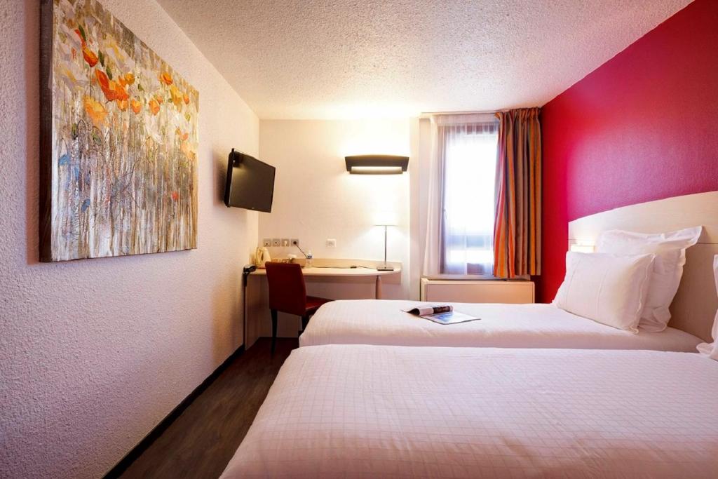 Postel nebo postele na pokoji v ubytování Kyriad Lyon Sud - Saint Genis Laval