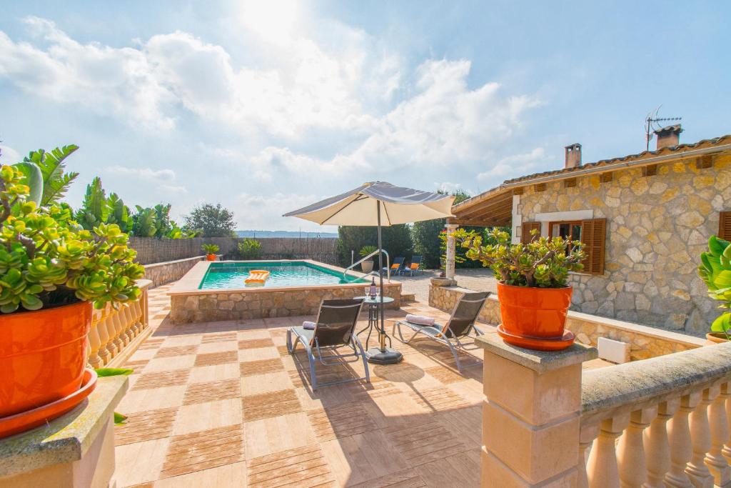 Bazén v ubytovaní Finca SA ROTA by Mallorca Villa Selection alebo v jeho blízkosti