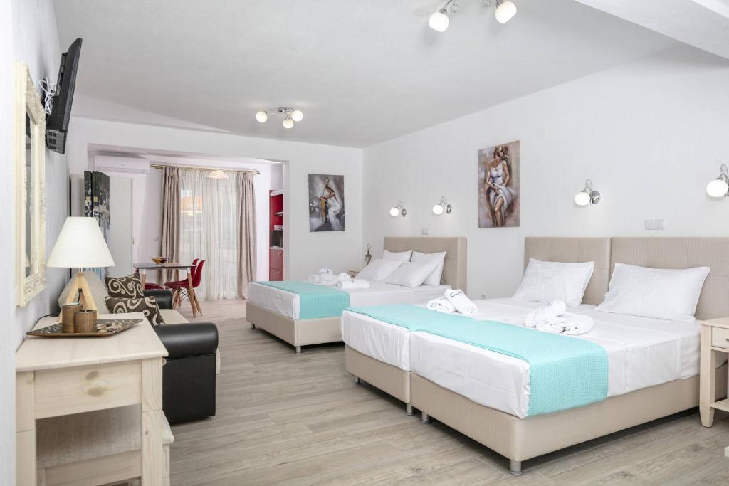 Postel nebo postele na pokoji v ubytování Stratos Deluxe Apartments