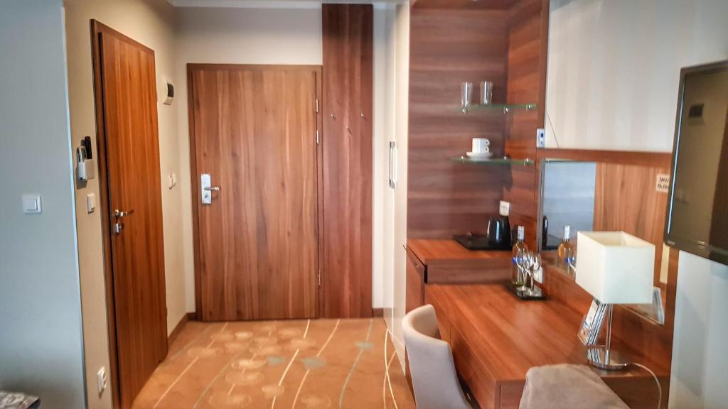 Kuchyňa alebo kuchynka v ubytovaní Holiday Home Aparthotel z balkonem przy plaży
