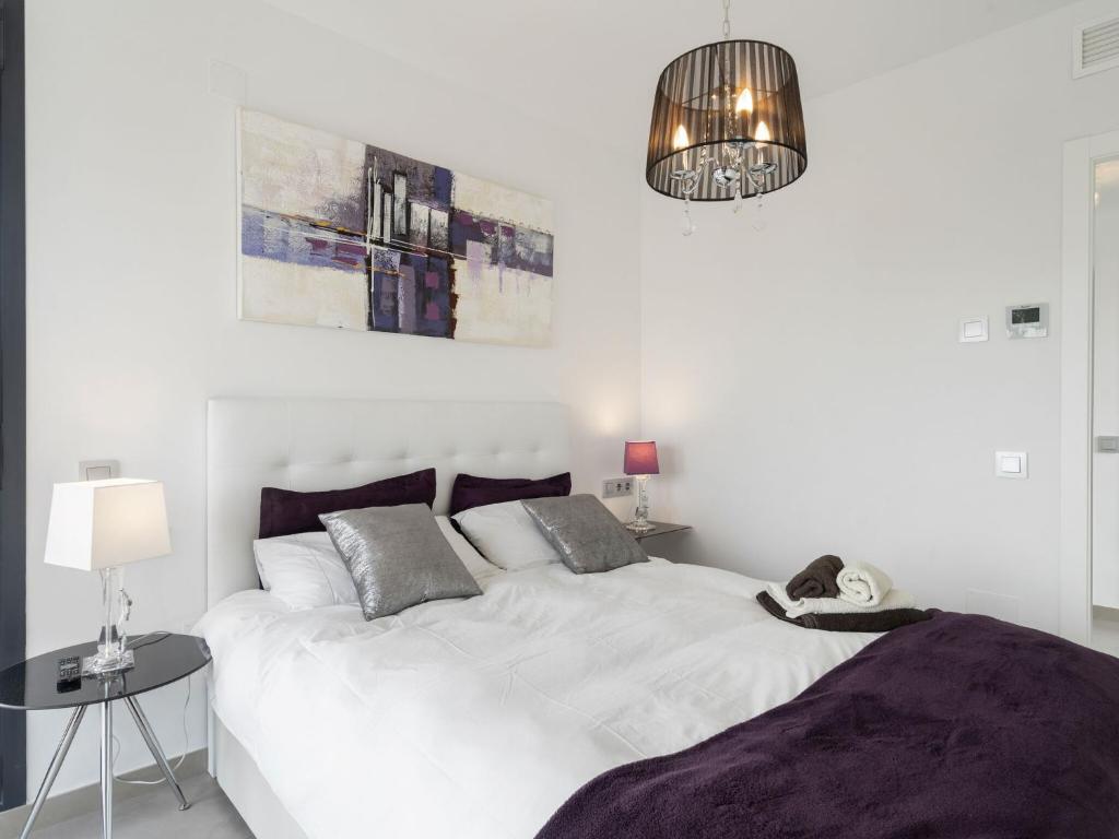 Postel nebo postele na pokoji v ubytování Belvilla by OYO Casa Bali 11