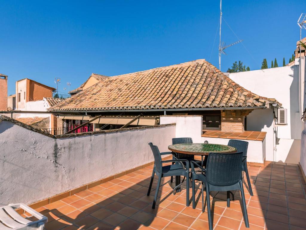 Budget Apartment in Granada with balcony close to ski area ...
