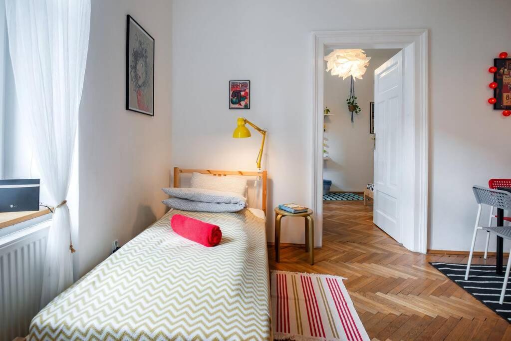 Fotografia z galérie ubytovania Blue Peace-apartment with FREE PARKING in center for 1-6 people v Krakove