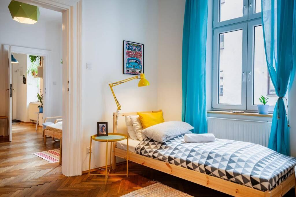 Fotografia z galérie ubytovania Blue Peace-apartment with FREE PARKING in center for 1-6 people v Krakove