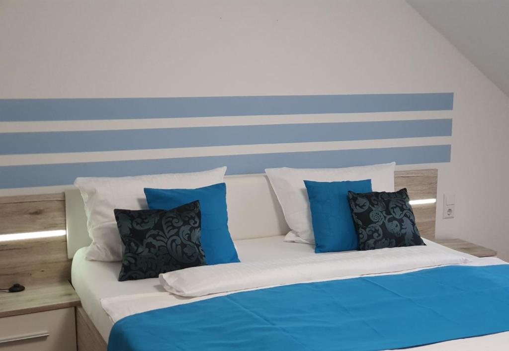 Kempf Apartments - 19