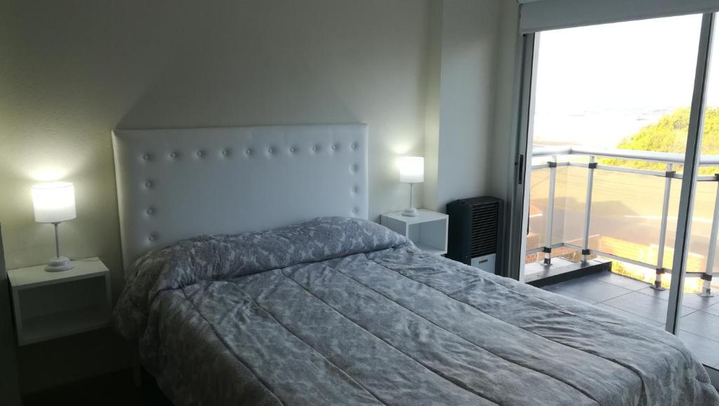 En eller flere senge i et værelse på Depto frente al mar San Bernardo