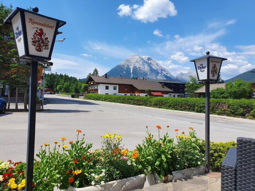 Nespecifikovaný výhled na hory nebo výhled na hory při pohledu z hotelu