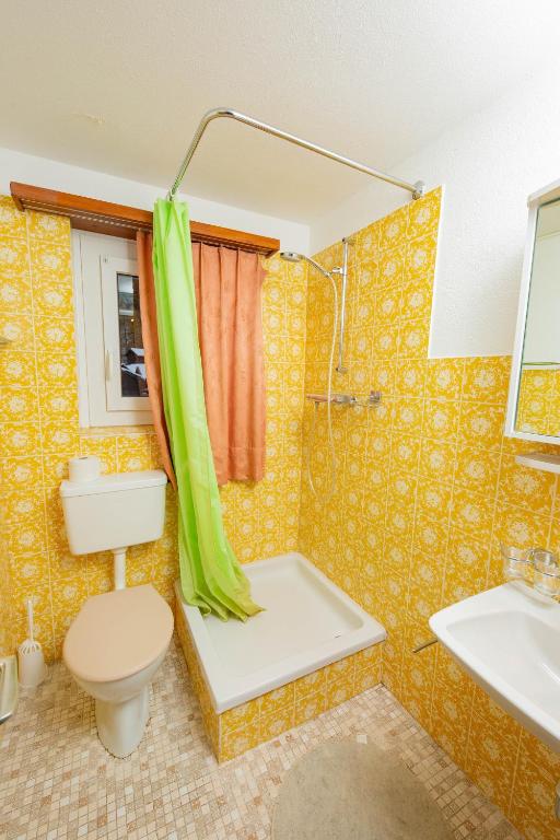 Koupelna v ubytování Haus City
