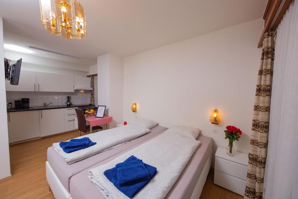 Postel nebo postele na pokoji v ubytování Haus City