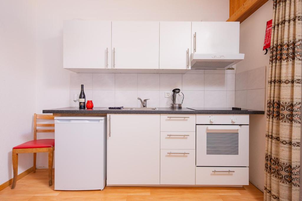 Kuchyň nebo kuchyňský kout v ubytování Haus City