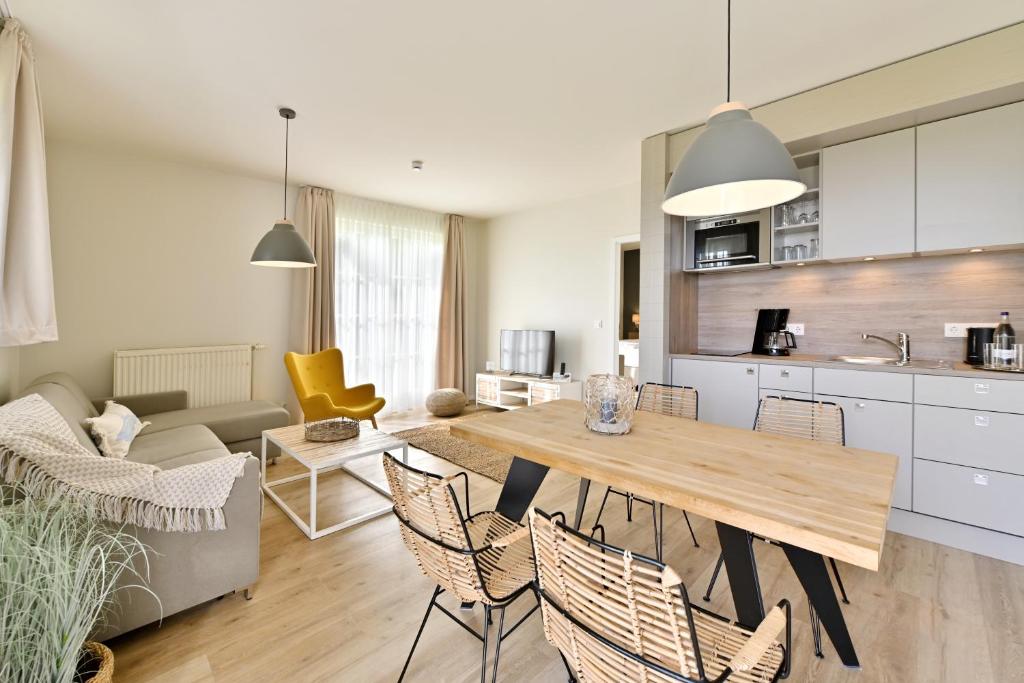 Kuchyň nebo kuchyňský kout v ubytování Hotel- & Ferienanlage Kapitäns-Häuser Breege