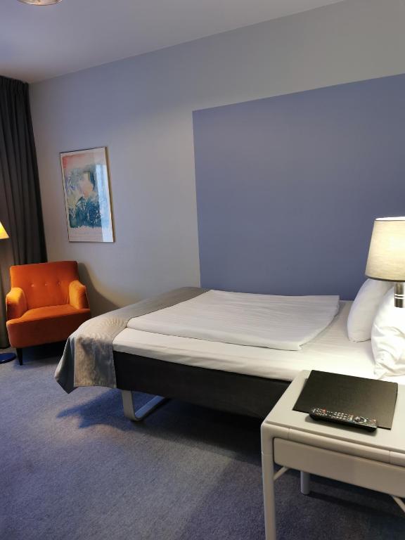 TV a/nebo společenská místnost v ubytování Hotell Erikslund