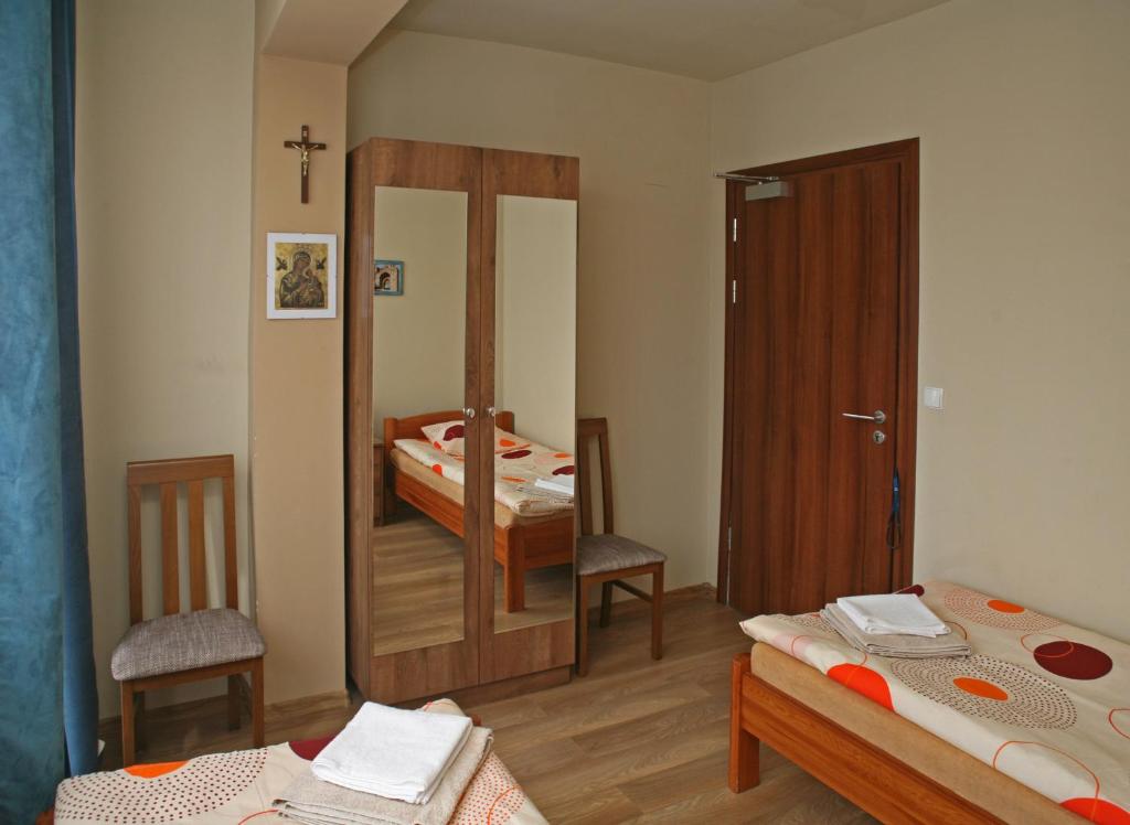 Postel nebo postele na pokoji v ubytování Dom Pielgrzyma