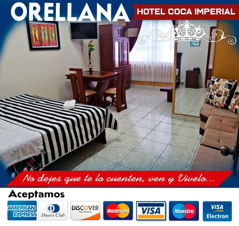 Cartel de una habitación de hotel con cama y mesa en Hotel Coca Imperial en Puerto Francisco de Orellana