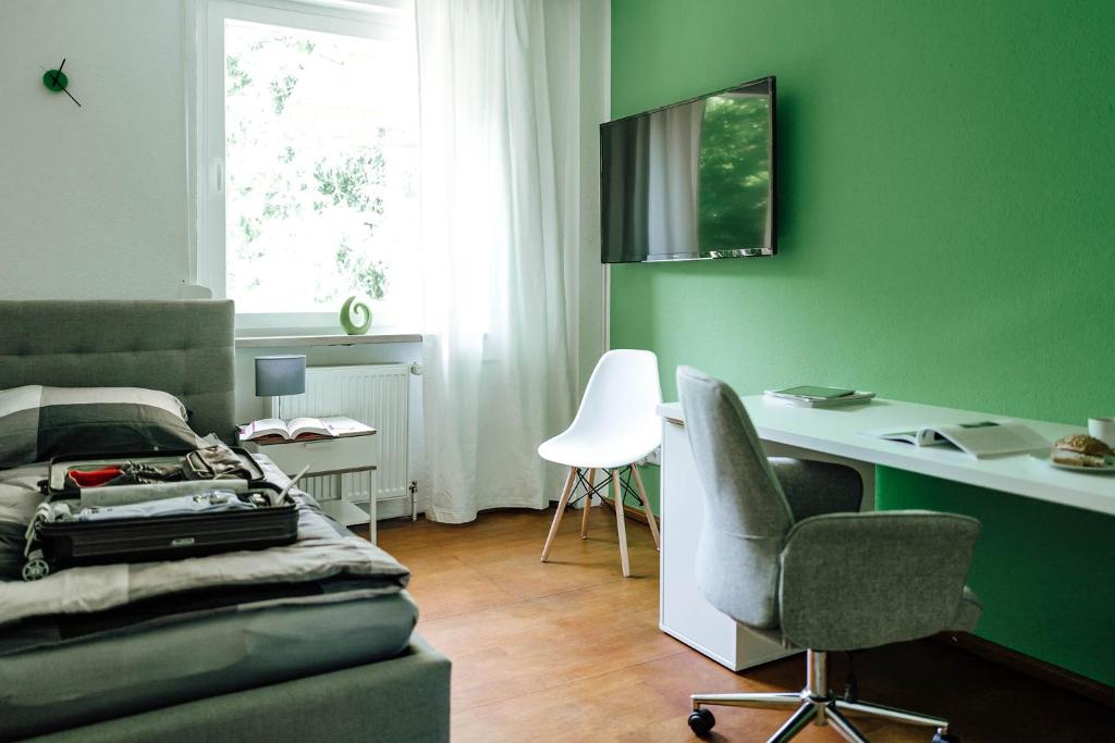 TV a/nebo společenská místnost v ubytování Ruhiges Zimmer an der TA (Nr. 4)