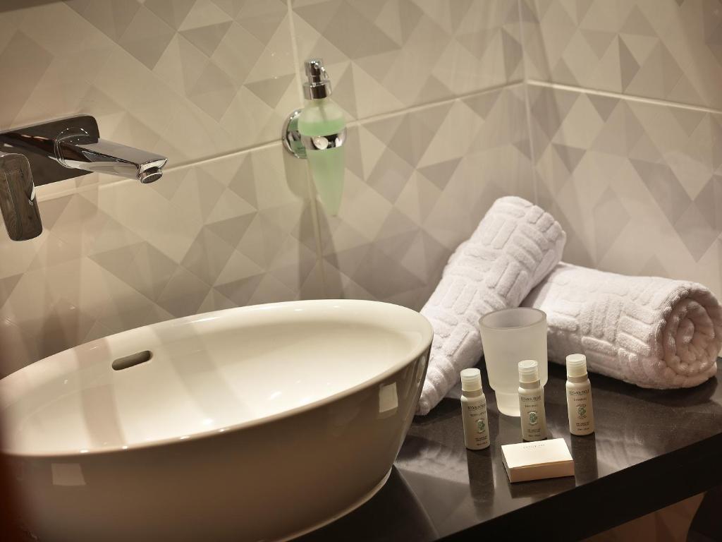 Ramada Airport Hotel Prague - Resim 19