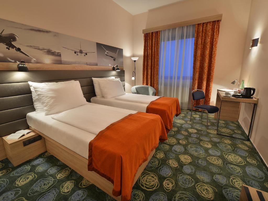 Ramada Airport Hotel Prague - Resim 21
