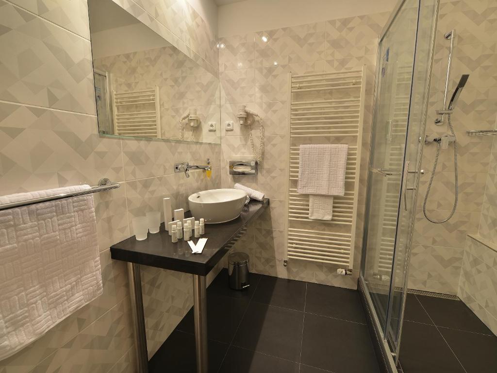 Ramada Airport Hotel Prague - Resim 35