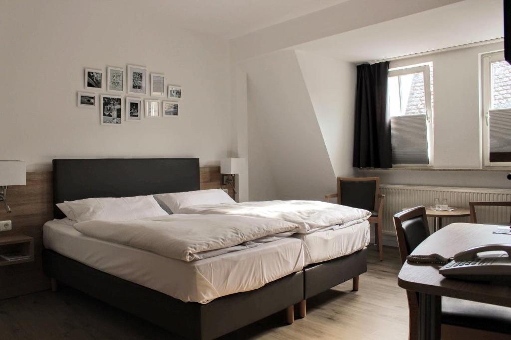 Postel nebo postele na pokoji v ubytování Hotel Zum Bären